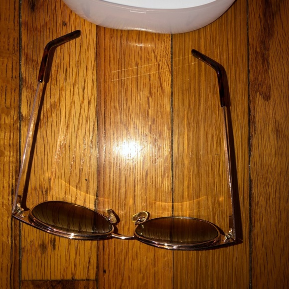 Sunglasses - Picture 3 of 5